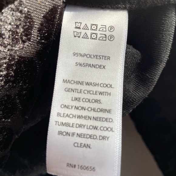 NWOT Sincerely Jules velvet burnout animal print crop top. Size Medium - Picture 4 of 4